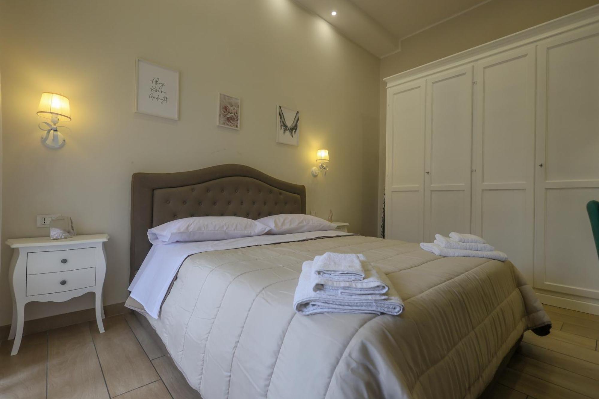 Mamma Teresa Apartment Наполи Екстериор снимка